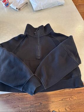 Women’s cropped scuba sweatshirt